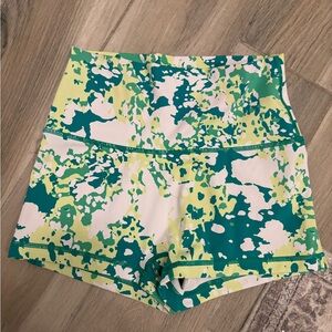 Aerie shorts size m green Pilates yoga pickleball
